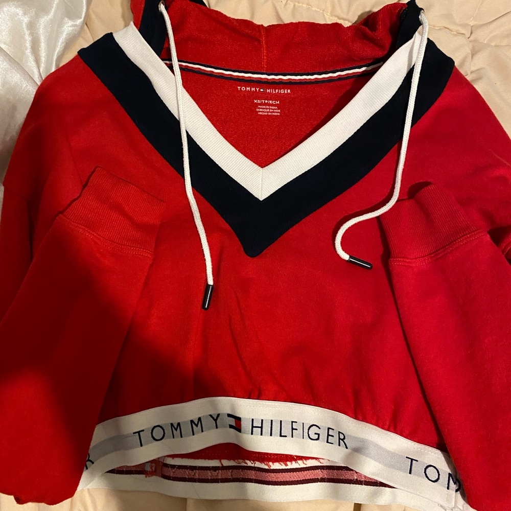 tommy hilfiger cropped sweatshirt